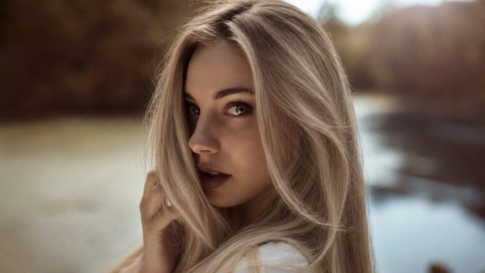 Old money blonde hair with soft, blended highlights for a timeless, luxurious, and natural-looking shade
